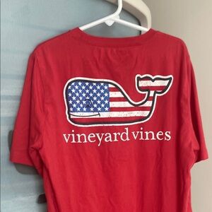 🇺🇸Vineyard Vines Red T-Shirt with American Flag Whale
